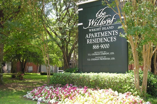 Willows at Wright Island Apartments Sign